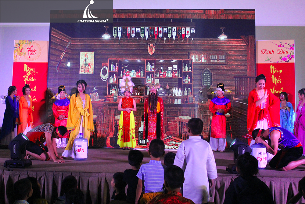 tất niên công ty dầu khí biển đông 10