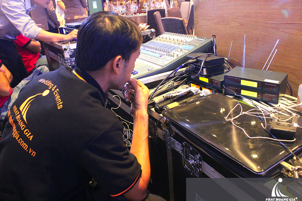 tất niên công ty dầu khí biển đông 12