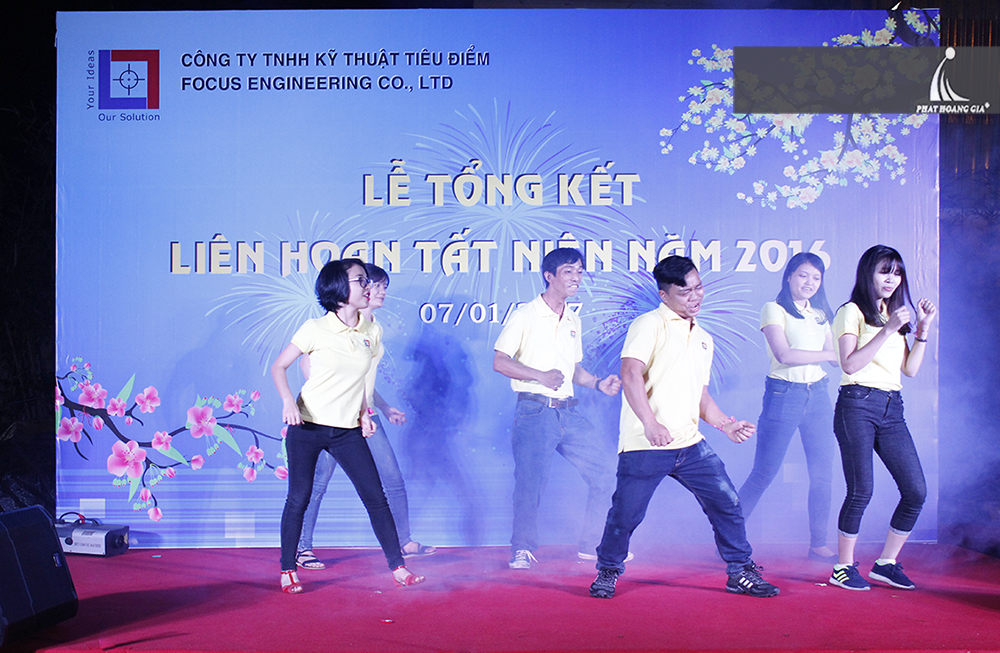 tất niên công ty kỹ thuật tiêu điểm 11