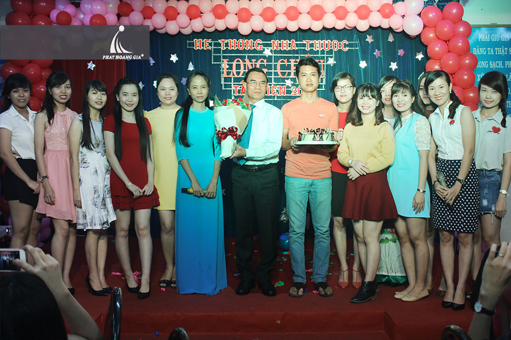 tất niên hệ thống nhà thuốc long châu 1