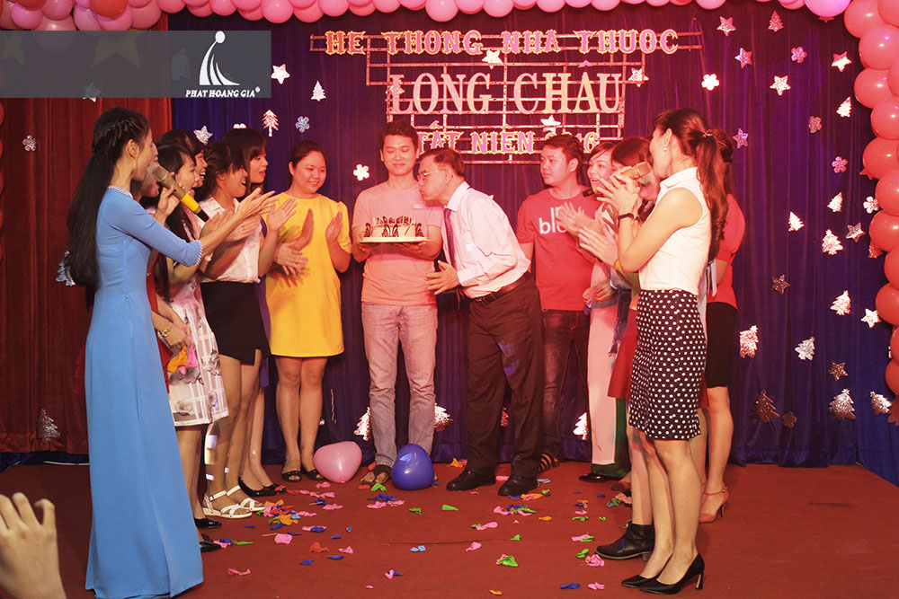 tất niên hệ thống nhà thuốc long châu 10