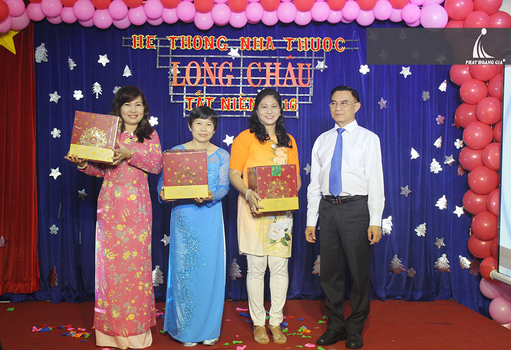 tất niên hệ thống nhà thuốc long châu 11