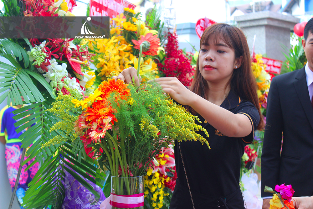 tỏ chức lễ khai trương