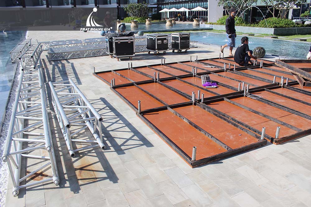 Làm việc với đại diện phía Aristino