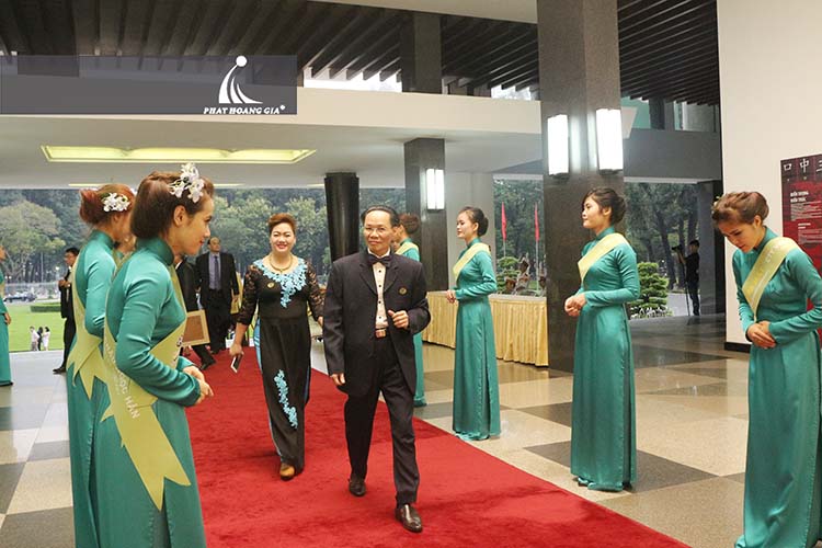 BÀ Ngọc - CHủ tịch HĐQT và Chồng