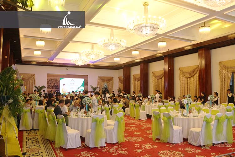 Lễ ra mắt công ty Dạ Minh Châu ngọc Hân