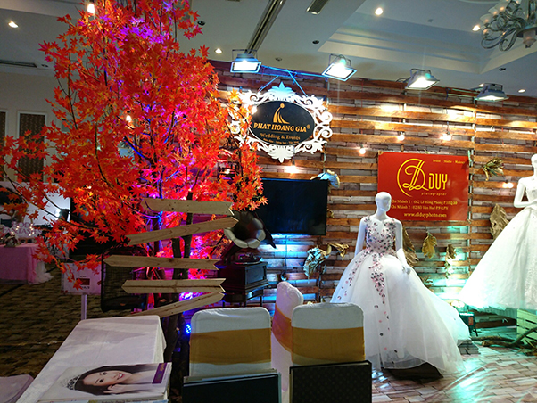 triển lãm cưới tình thu