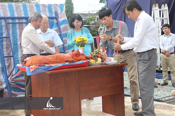 Tổ chức lễ khởi công