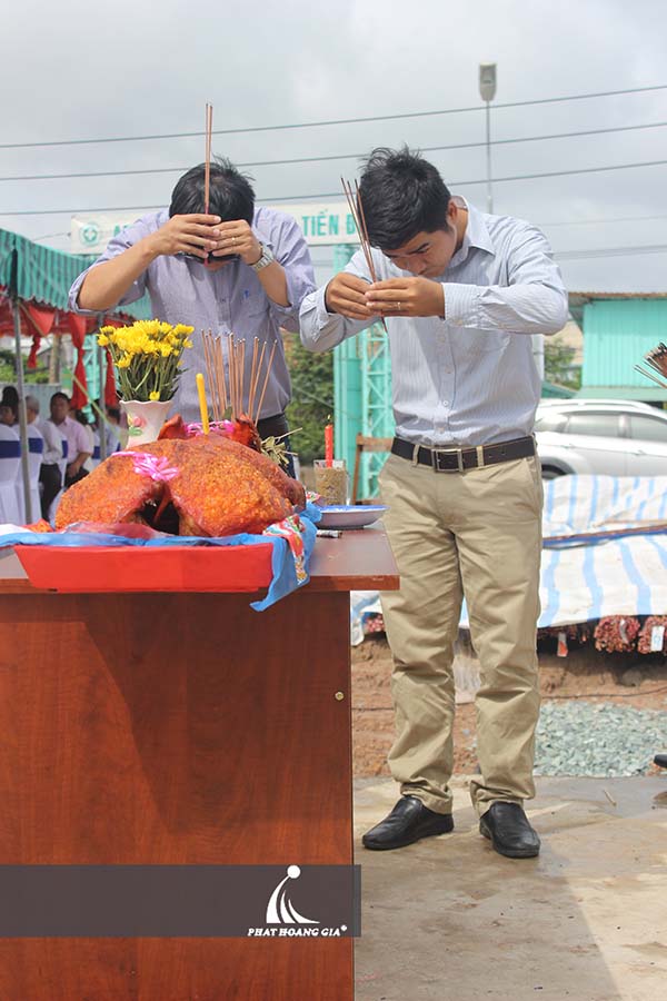 Tổ chức lễ khởi công