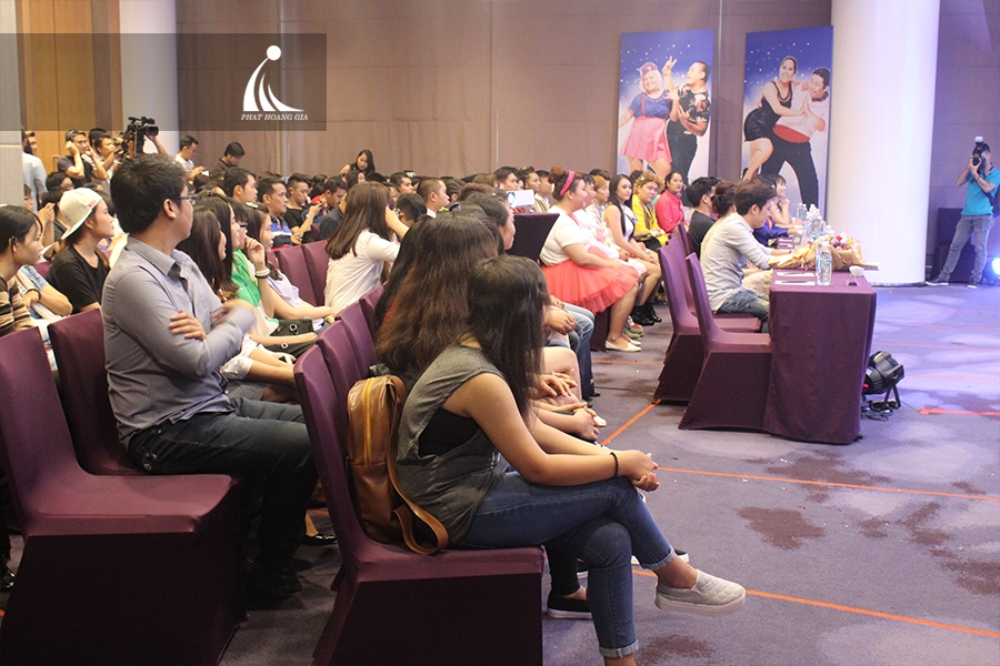 to-chuc-ra-mat-chuong-trinh-buoc-nhay-ngan-can1-phathoanggia