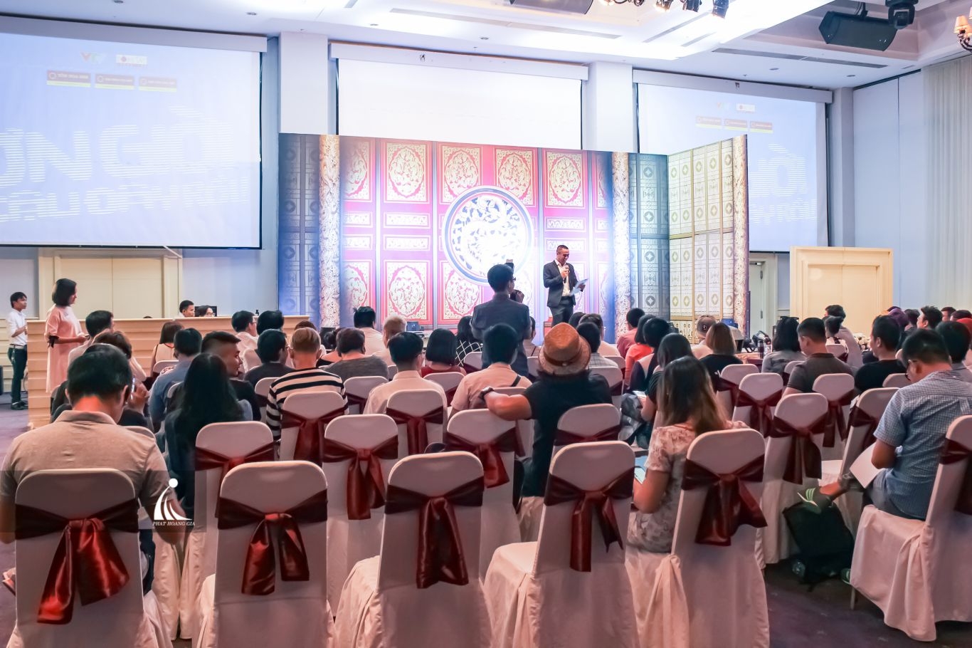 to-chuc-hop-bao-ra-mat-chuong-trinh-on-gioi-cau-day-roi4-phathoanggia