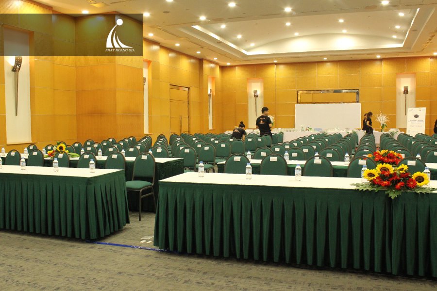 to-chuc-le-trao-hoc-bong1-phathoanggia