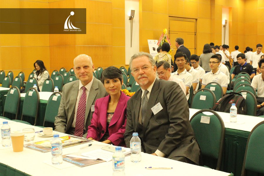 to-chuc-le-trao-hoc-bong5-phathoanggia