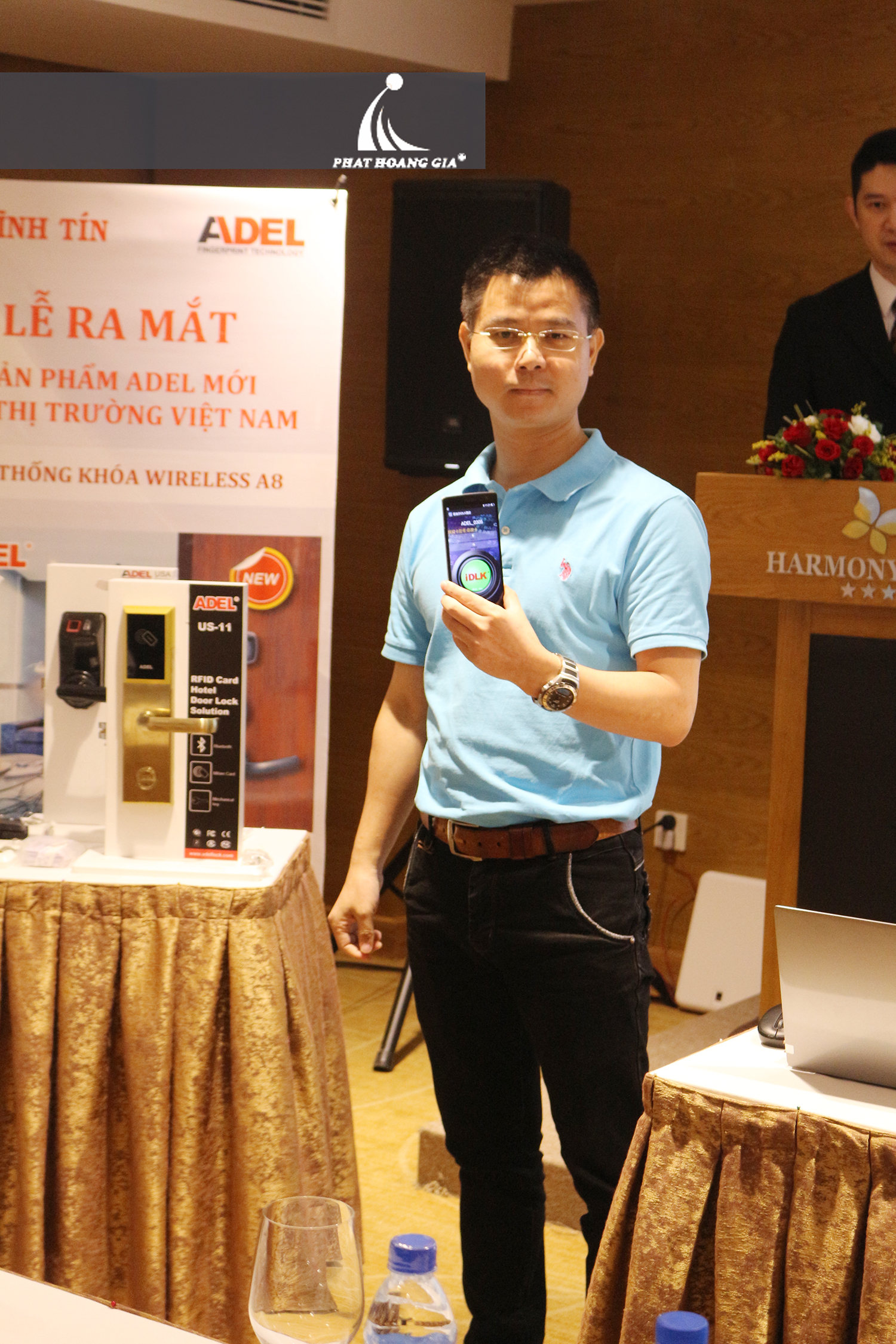 lễ ra mắt sản phẩm của Adel 5