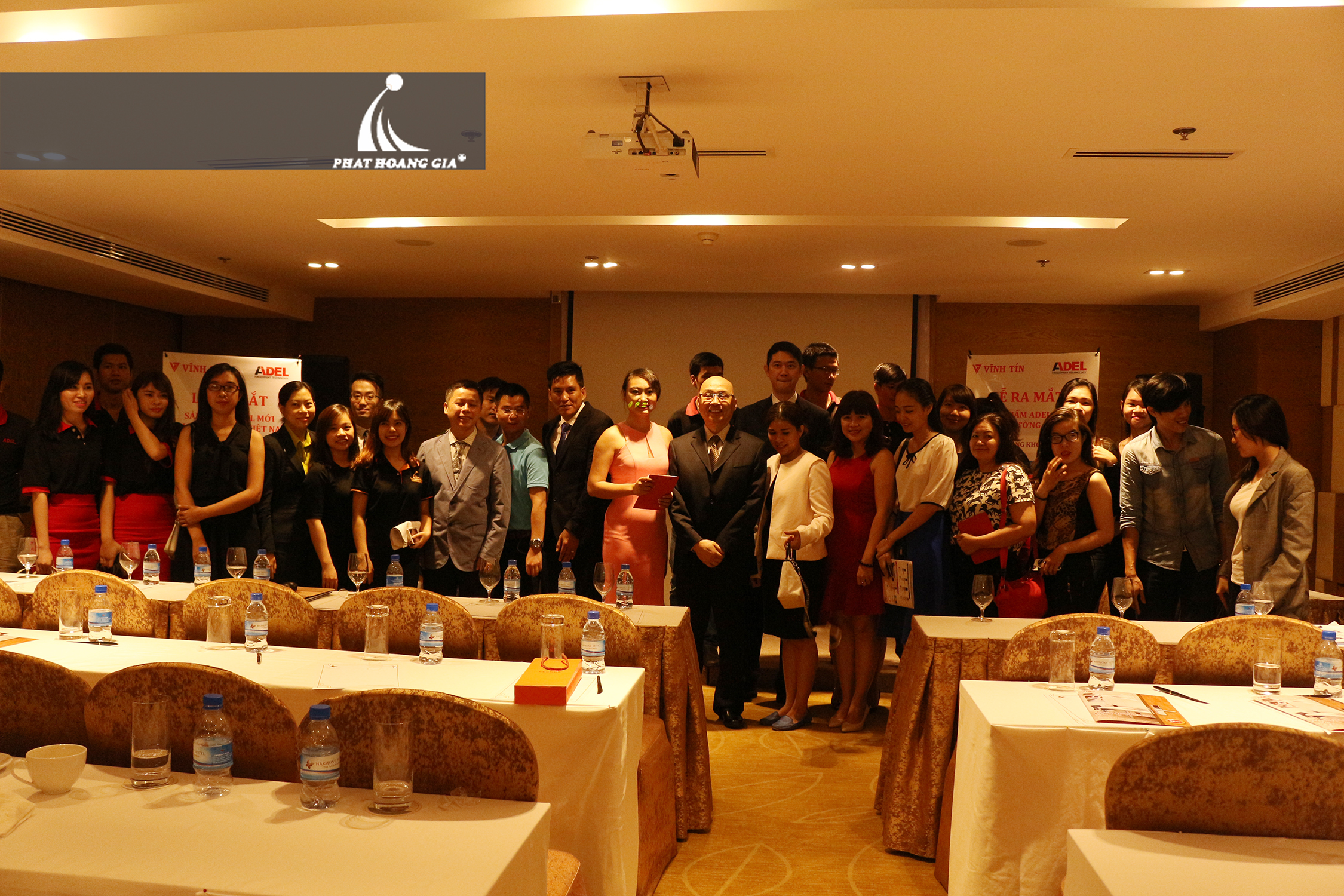 lễ ra mắt sản phẩm của Adel 8