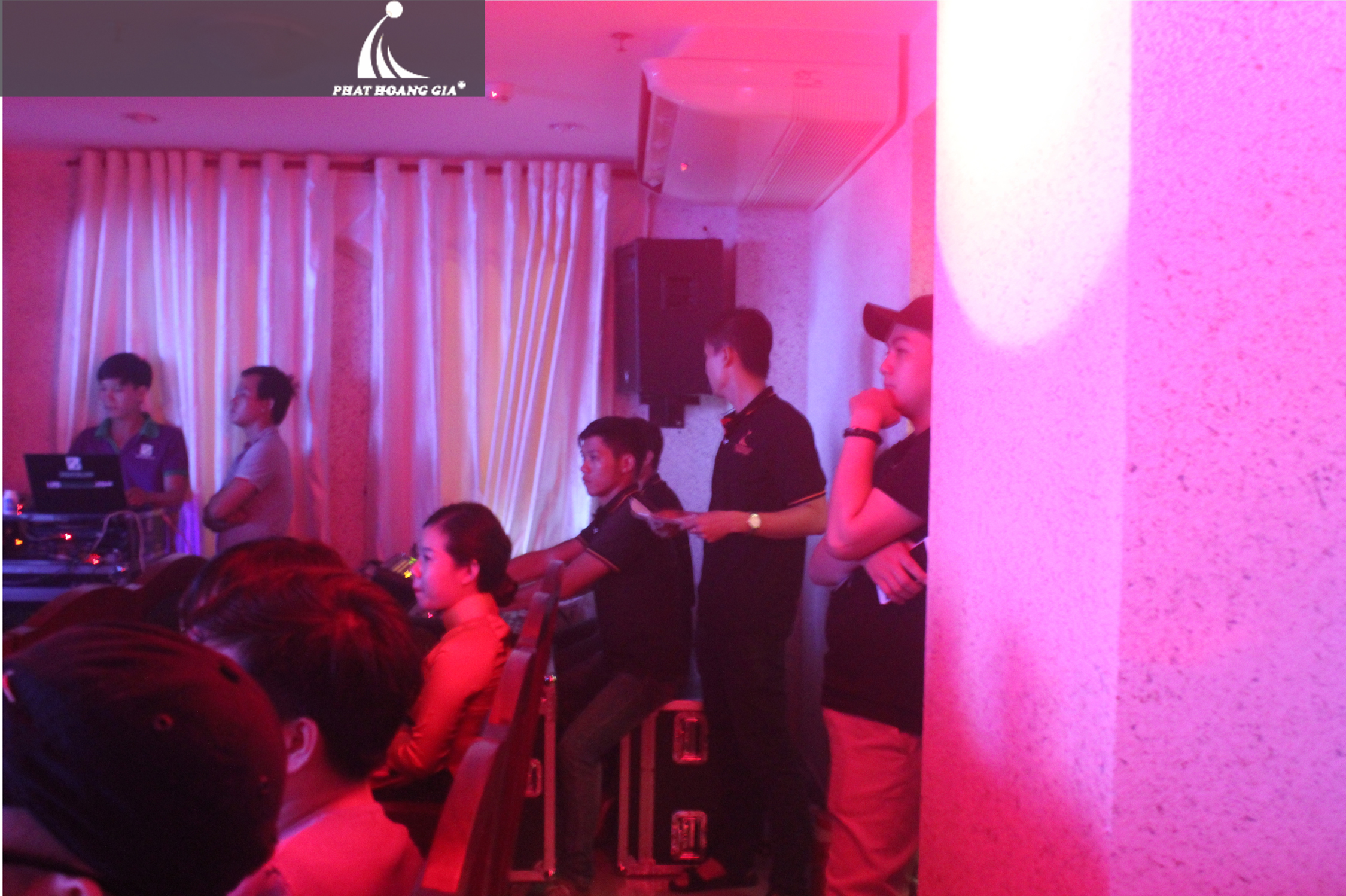 cung cấp âm thanh ánh sáng cho sự kiện