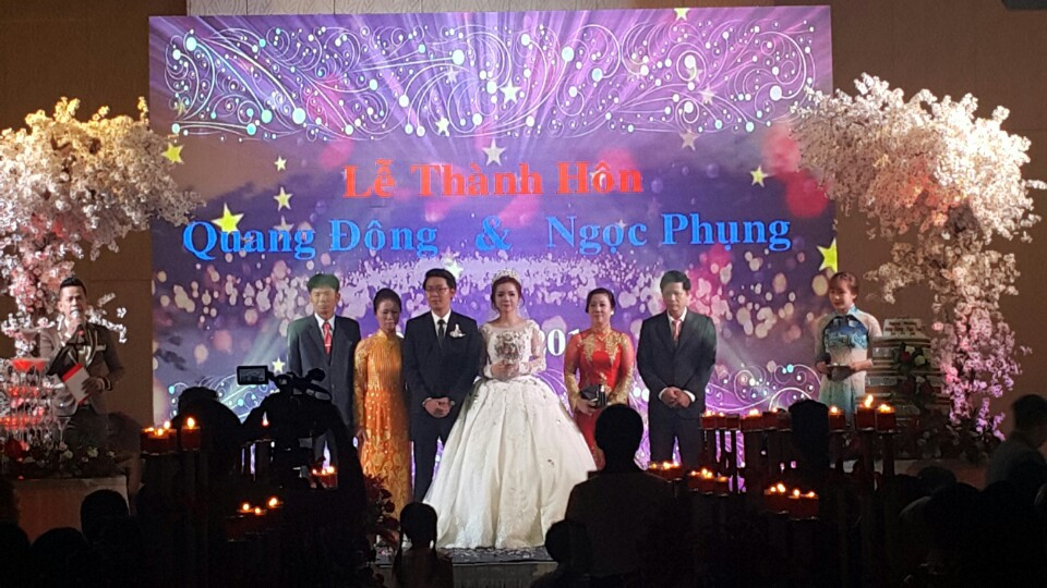 to-chuc-trang-tri-tiec-cuoi-tron-goi-gia-re6-phathoanggia