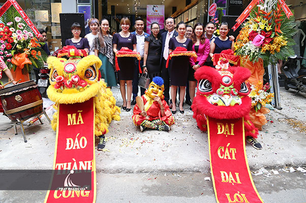 khai trương cửa hàng đá quý thái nhã 1