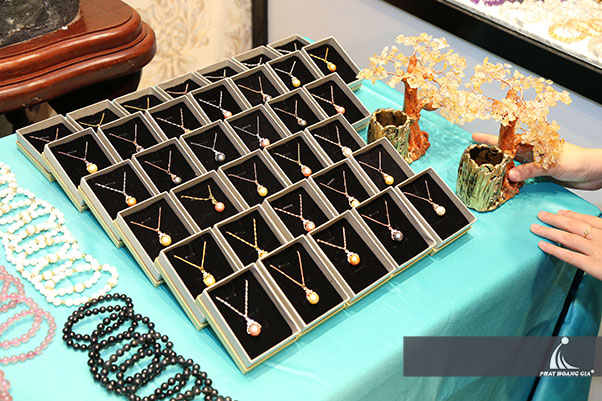 khai trương cửa hàng đá quý thái nhã 7