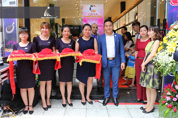 khai trương cửa hàng đá quý thái nhã 11