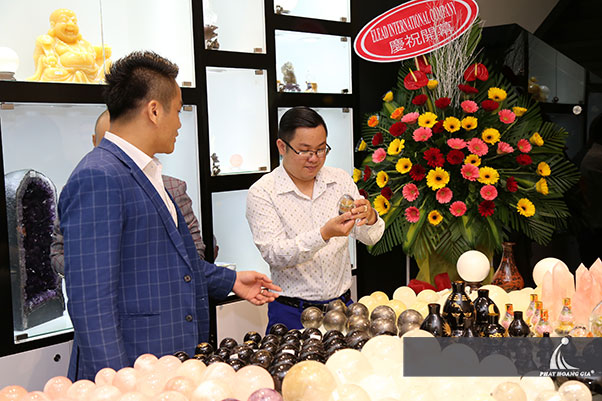 khai trương cửa hàng đá quý thái nhã 23