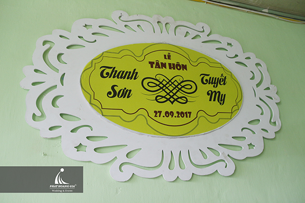 trang trí lễ gia tiên tone vàng 04