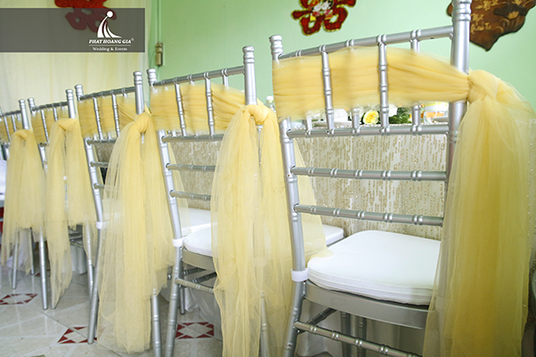 trang trí lễ gia tiên tone vàng 05