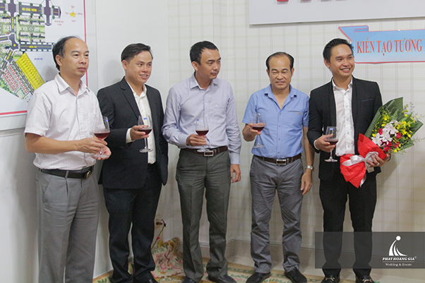 khai trương văn phòng chứng khoán 08