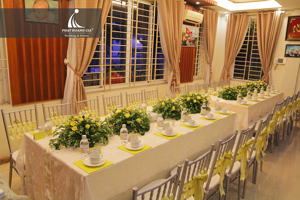 trang trí lễ gia tiên tone vàng 01