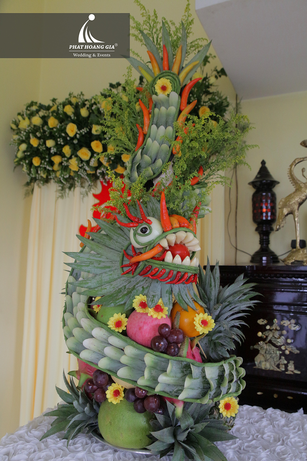 trang trí lễ gia tiên tone vàng 012