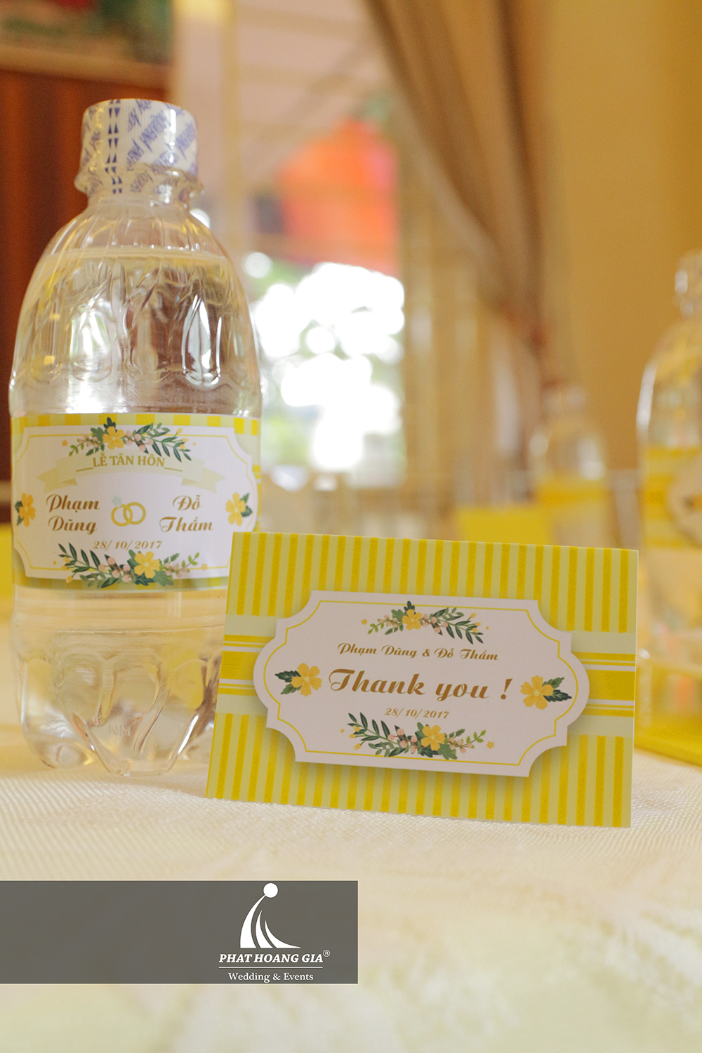 trang trí lễ gia tiên tone vàng 013