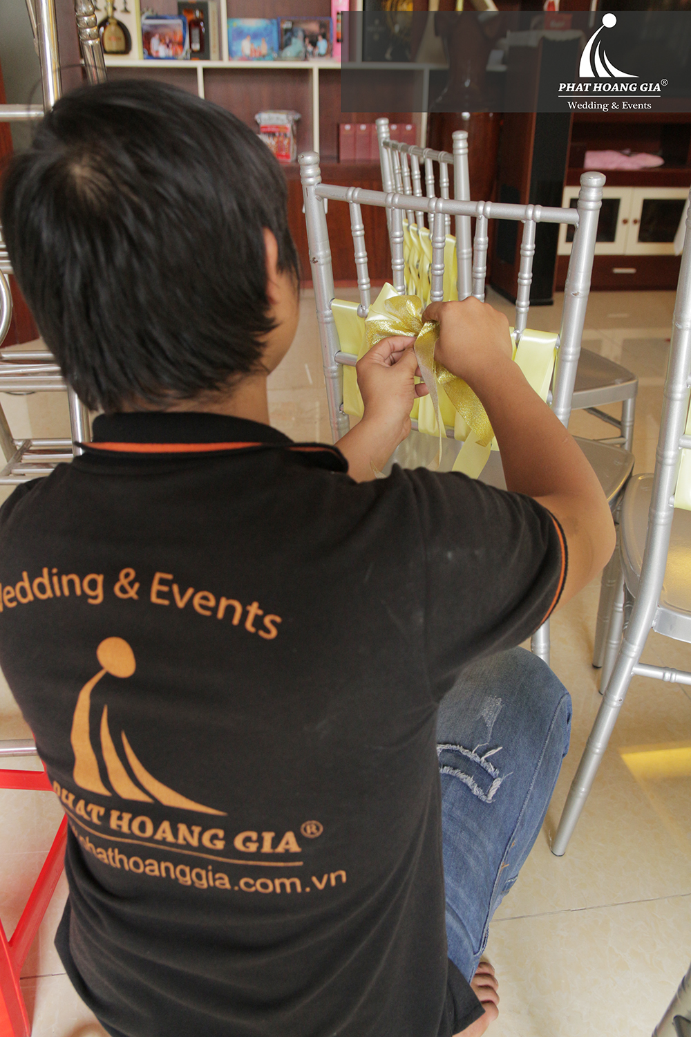 trang trí gia tiên tone vàng 03