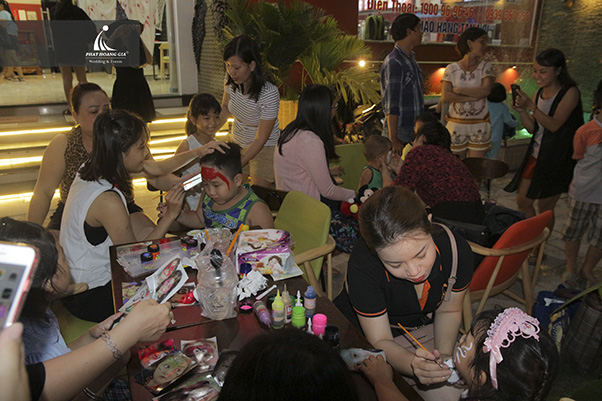 tổ chức halloween 08