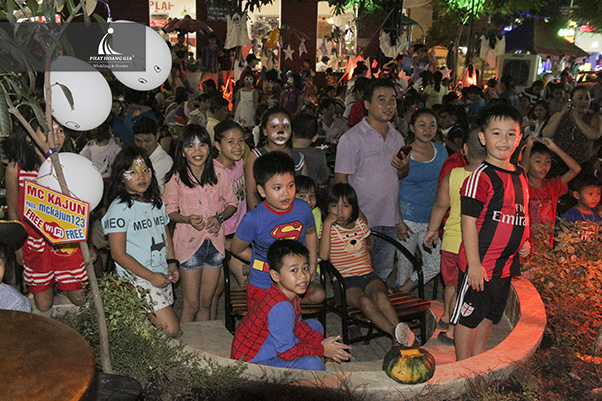 tổ chức halloween 10