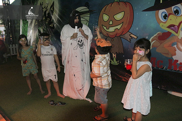 tổ chức halloween 011