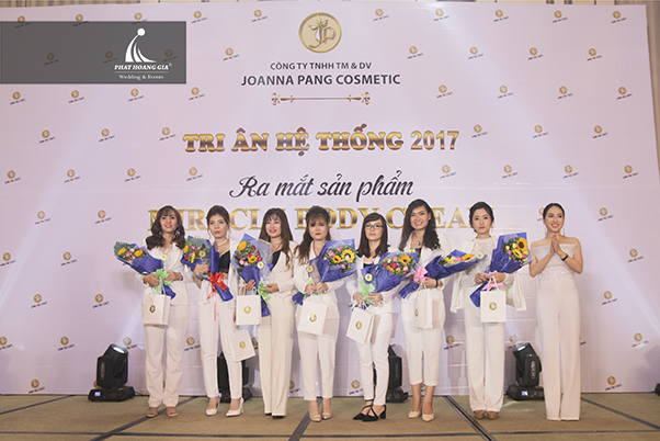 tri ân mỹ phẩm joanna pang 10