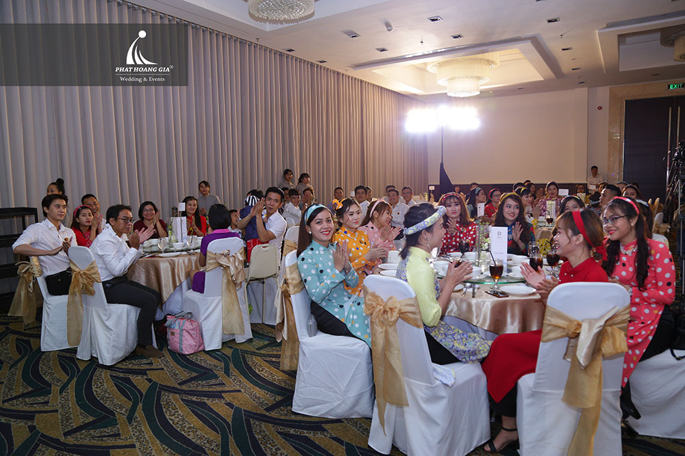 Kỷ niệm 1 năm thành lập công ty Mỹ phẩm Queenie – Skin 11