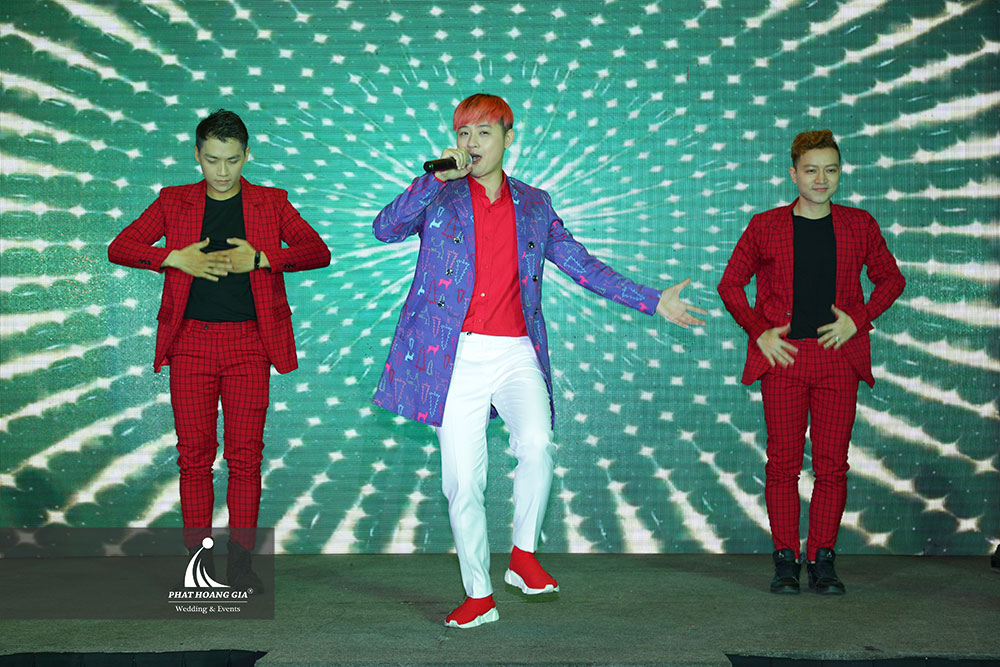 Kỷ niệm 1 năm thành lập công ty Mỹ phẩm Queenie – Skin 14