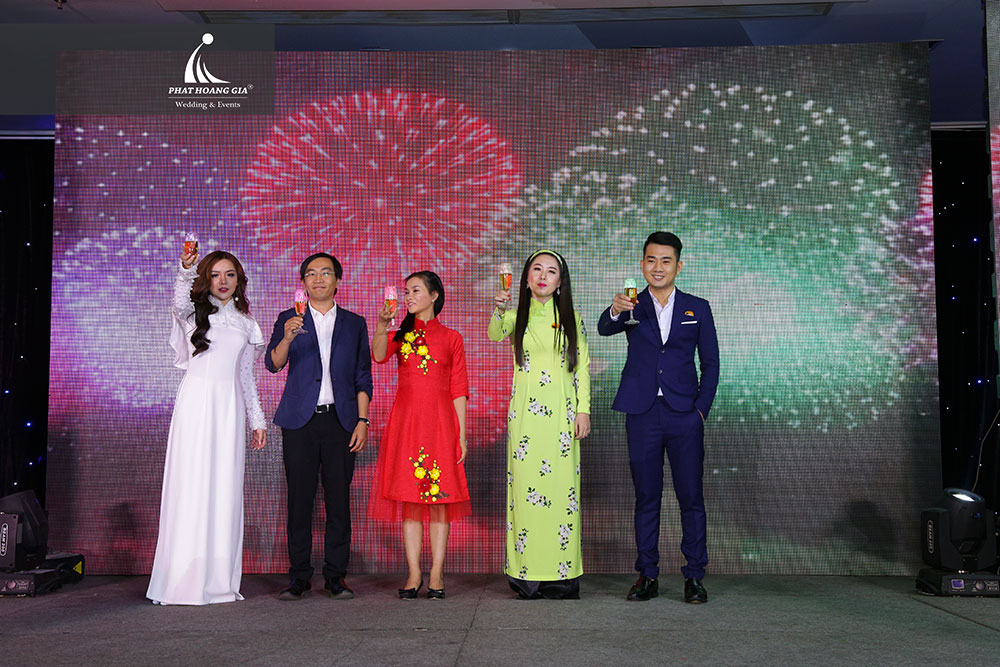 Kỷ niệm 1 năm thành lập công ty Mỹ phẩm Queenie – Skin 14