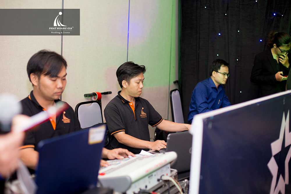 Kỷ niệm 1 năm thành lập công ty Mỹ phẩm Queenie – Skin 25