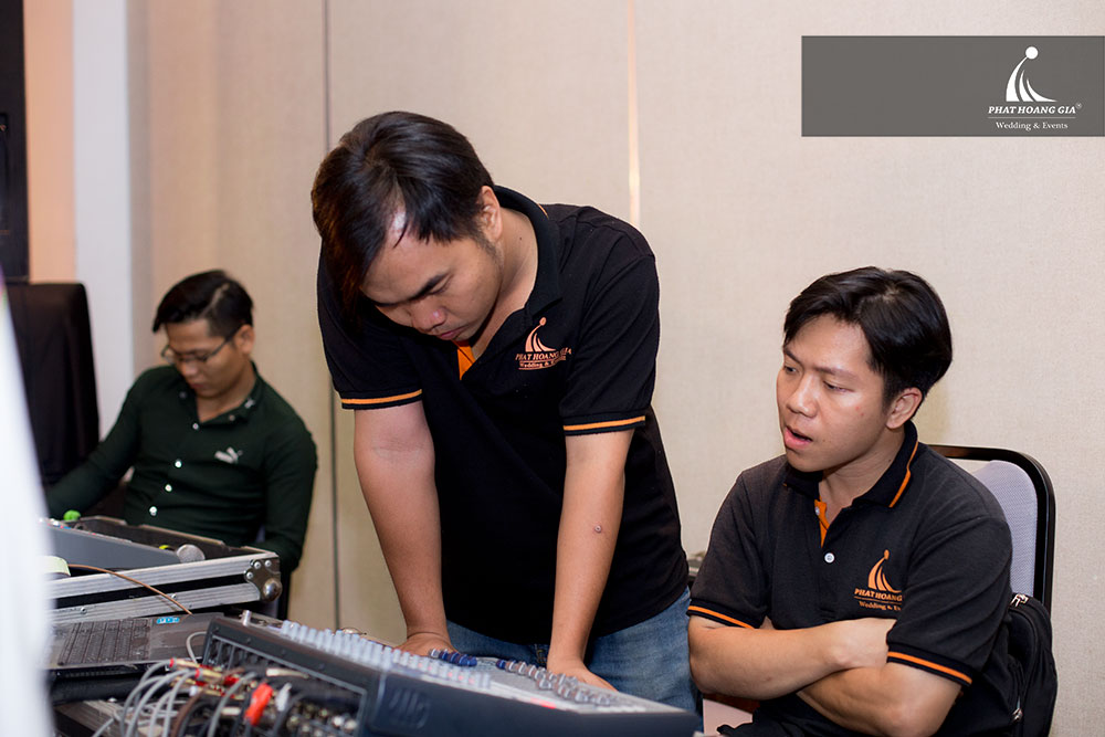 Kỷ niệm 1 năm thành lập công ty Mỹ phẩm Queenie – Skin 28