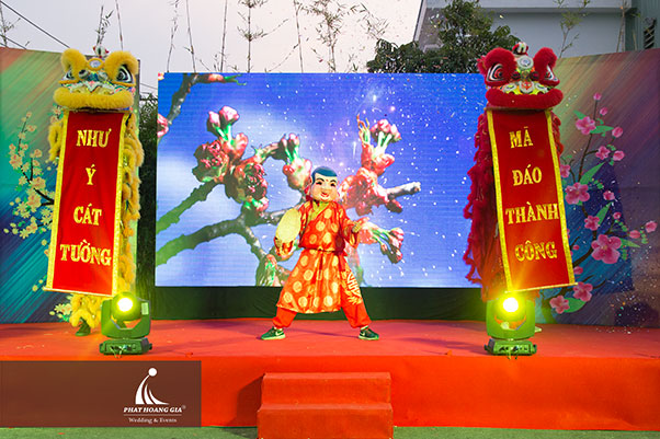 tất niên công ty kỹ thuật tiêu điểm 8