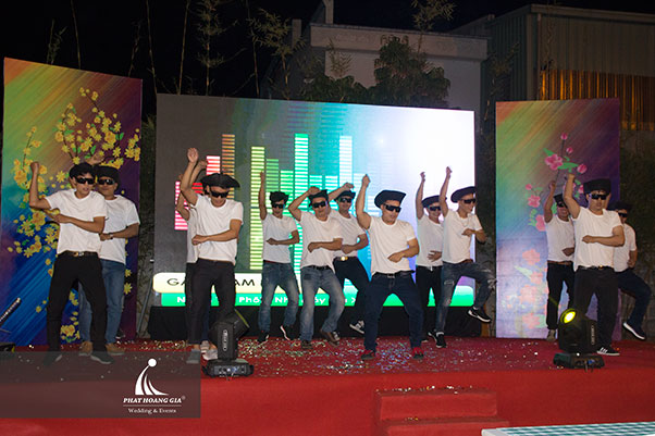 tất niên công ty kỹ thuật tiêu điểm 12