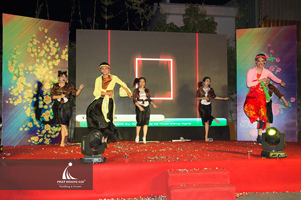 tất niên công ty kỹ thuật tiêu điểm 13