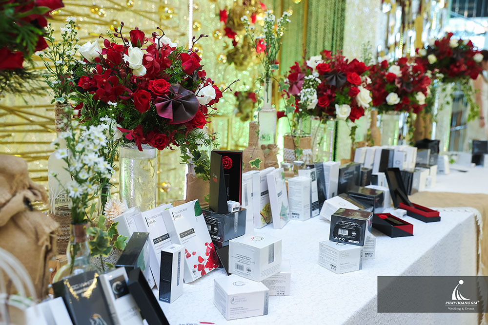 tri ân mỹ phẩm cc. white 12