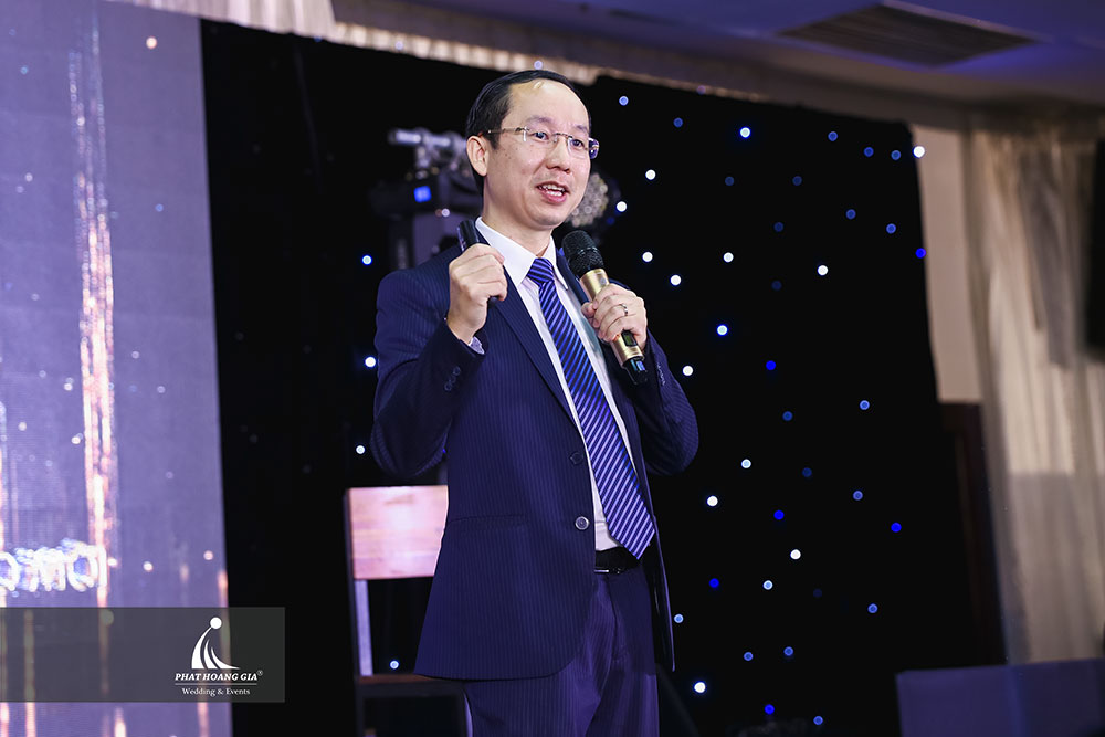 tri ân mỹ phẩm cc. white 17