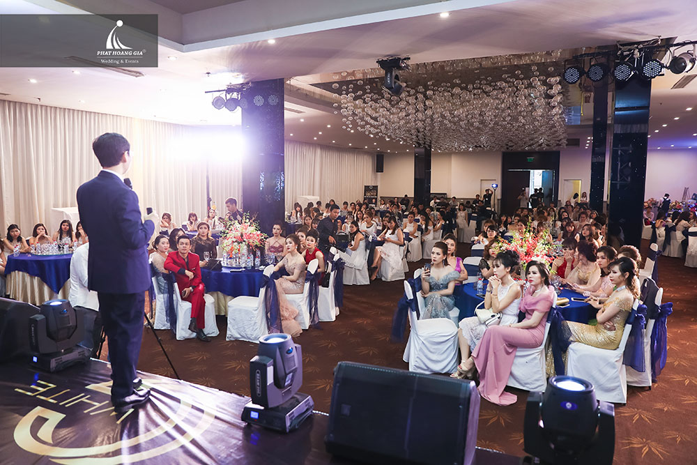 tri ân mỹ phẩm cc. white 20