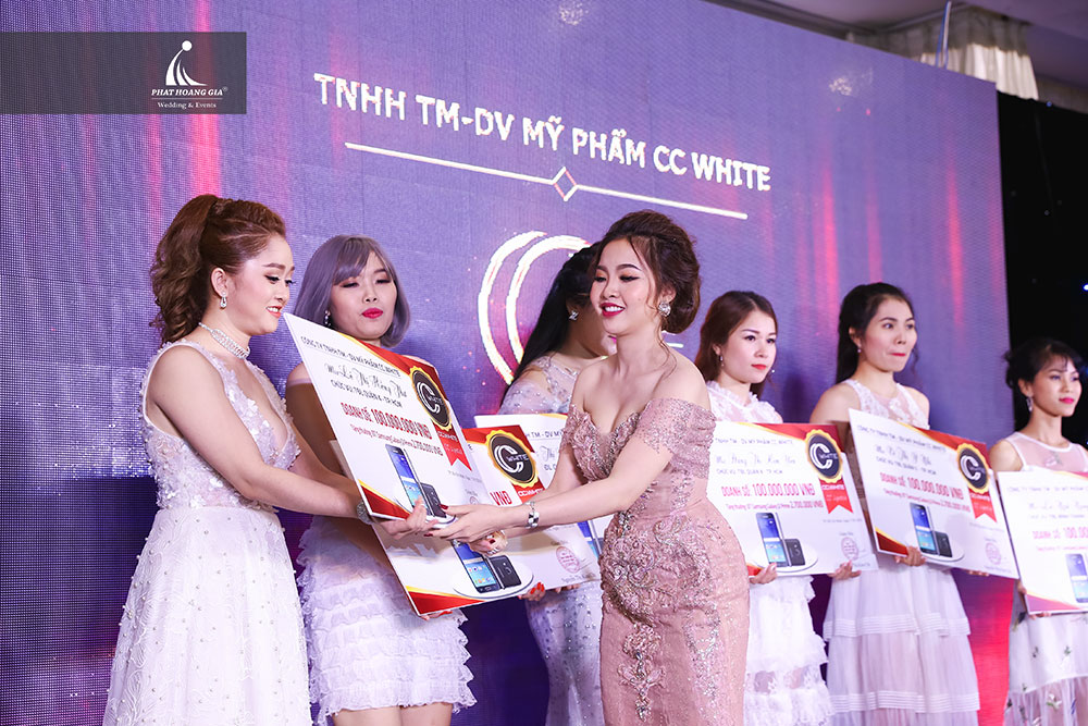 tri ân mỹ phẩm cc. white 25