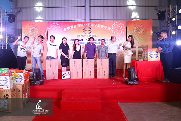 tất niên công ty chig feng 14