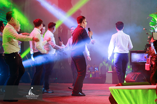 tất niên công ty thăng long real 16